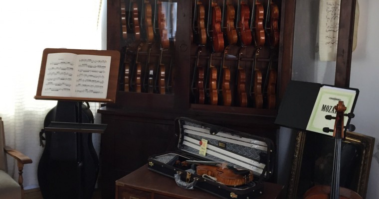 Geigenschrank in Geigenbauwerkstatt